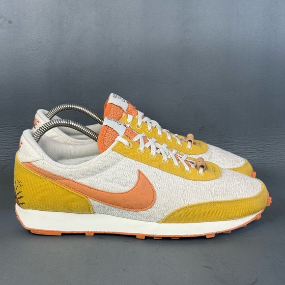 Nike DayBreak SE Sun Club Hot Curry athletic sneaker shoes womens size 10 - Picture 1 of 8